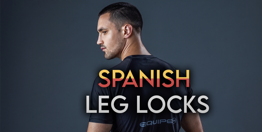 Un joven de perfil mira hacia la izquierda mientras el texto «SPANISH LEG LOCKS» aparece sobre un fondo oscuro y limpio.